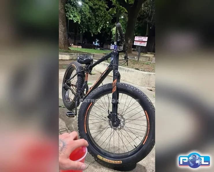 Bicicleta é furtada no estacionamento do Villefort, em Patrocínio; veículo é instrumento de trabalho do proprietário