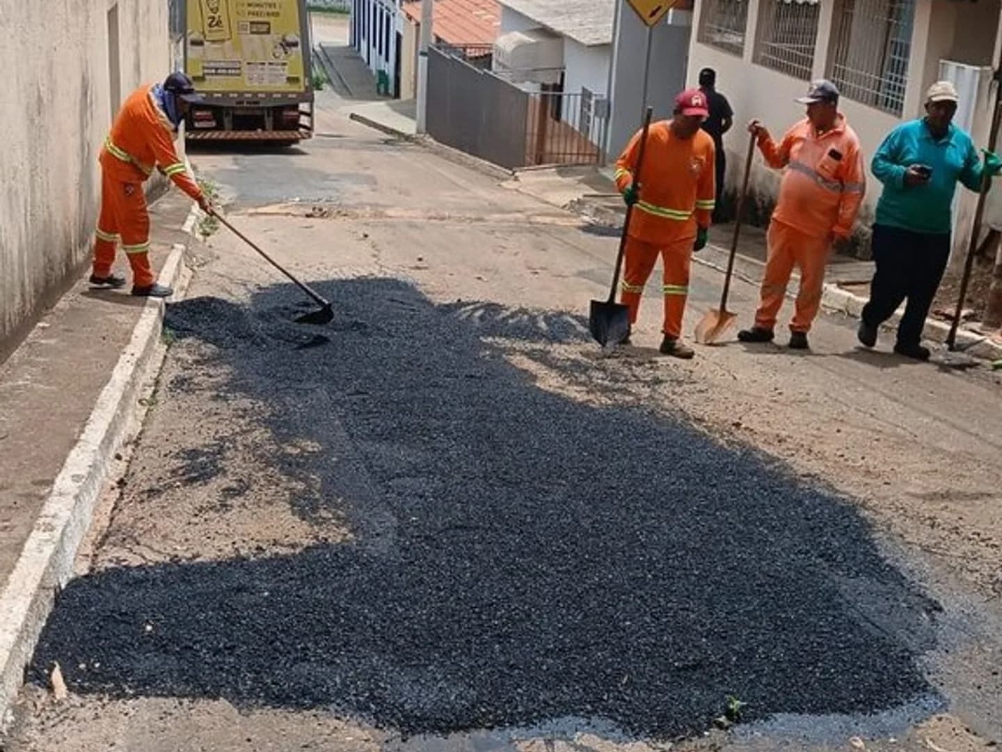 SEMOP intensifica operação tapa-buracos e manutenção de vias em Patrocínio