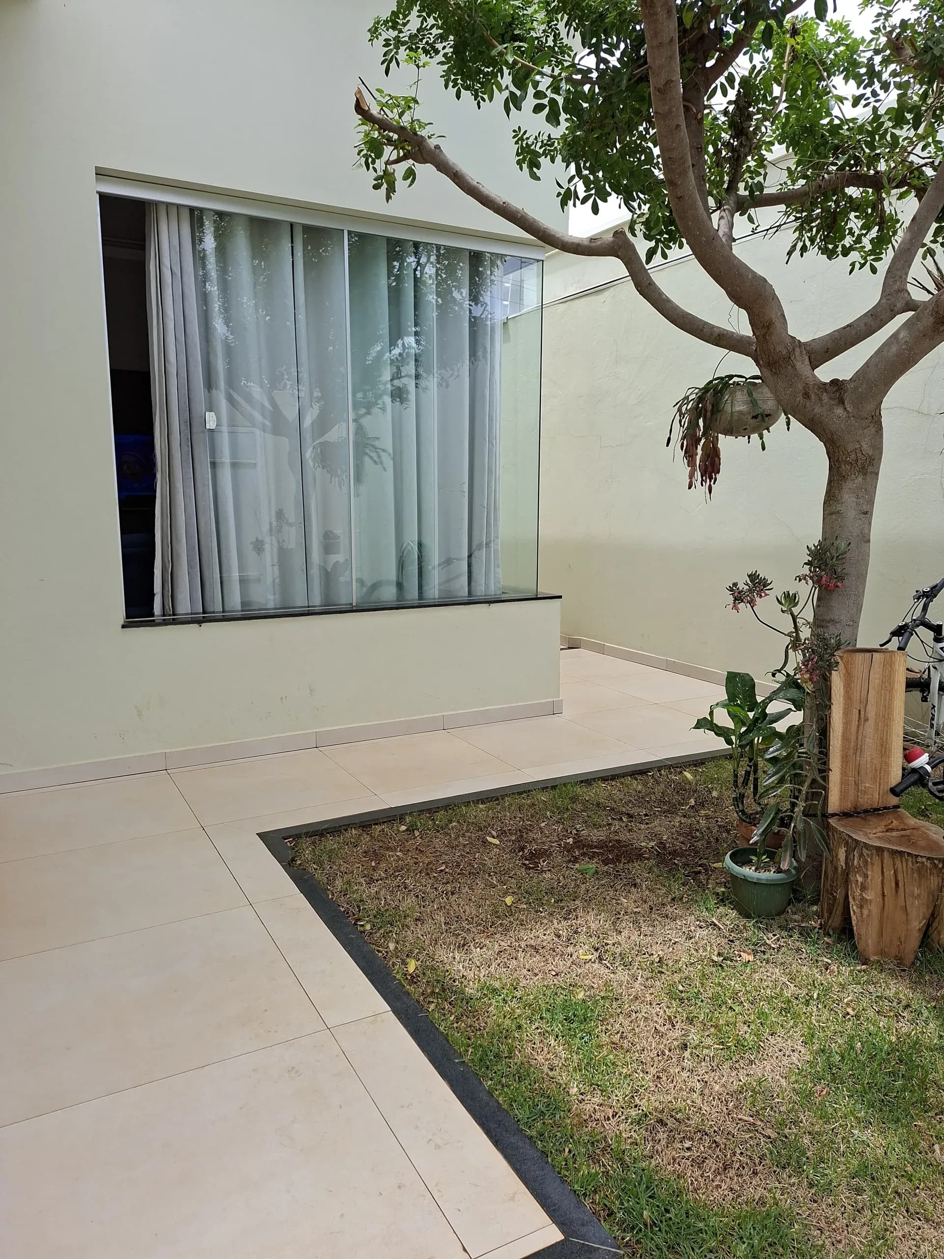 Vende-se casano Bairro Morada Nova em Patrocínio-MG.
