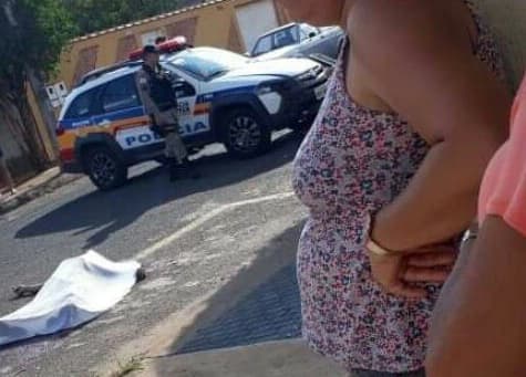 Proprietário de bar mata homem a golpes de faca no bairro São Sebastião em Araguari ( MG)