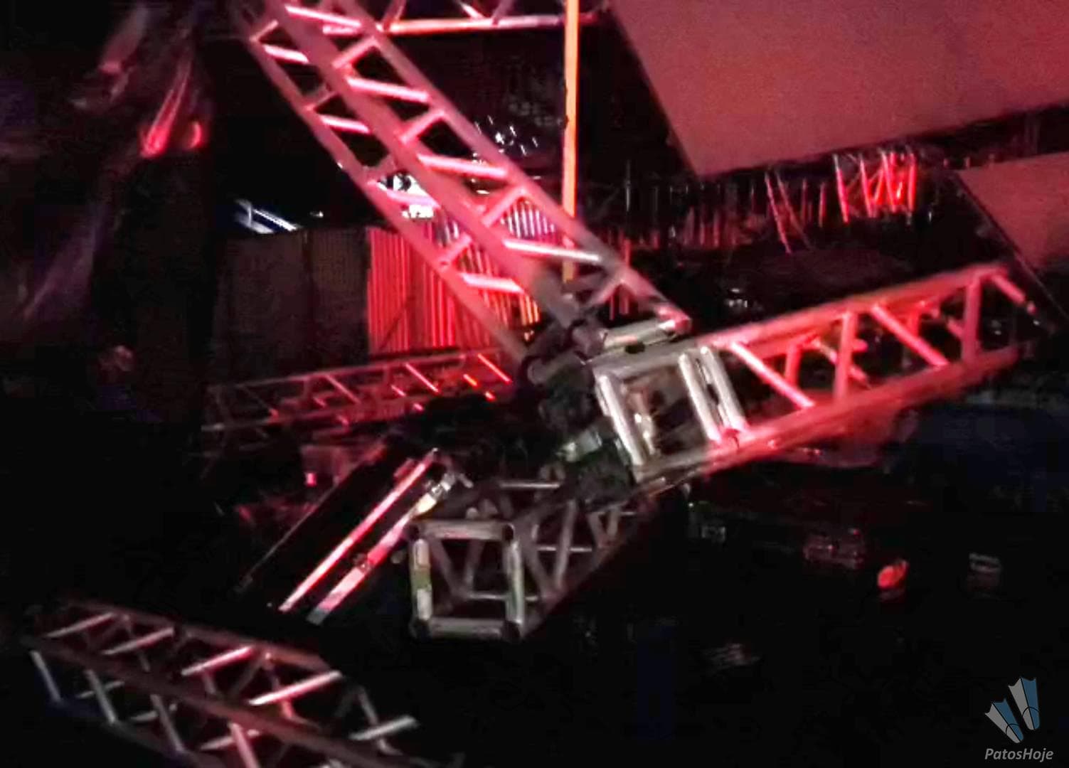 VÍDEO: Forte temporal provoca estragos no Parque de Exposições e interrompe evento em Patos de Minas