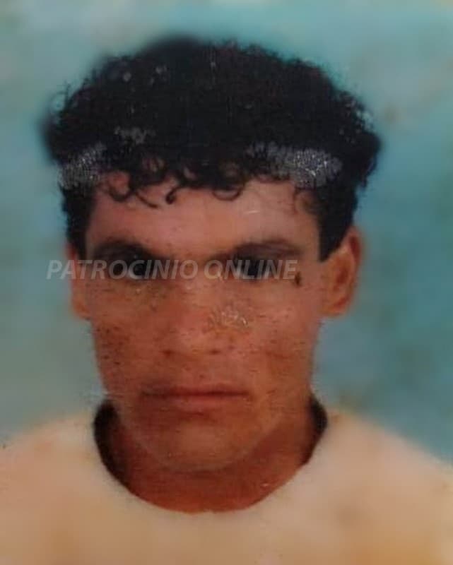 Homem conduzindo motocicleta se choca em corda e morre