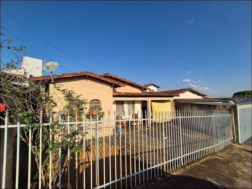 VENDE-SE: CASA NO BAIRRO MORADA DO SOL!