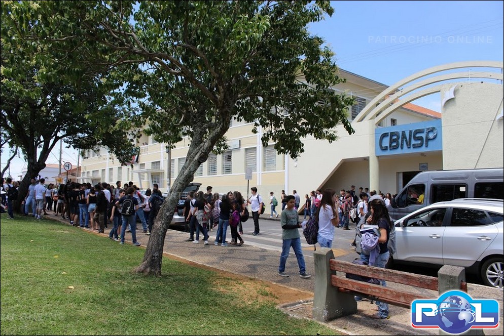 Alunos e servidores IFTM Campus Patrocínio realizam manifestação