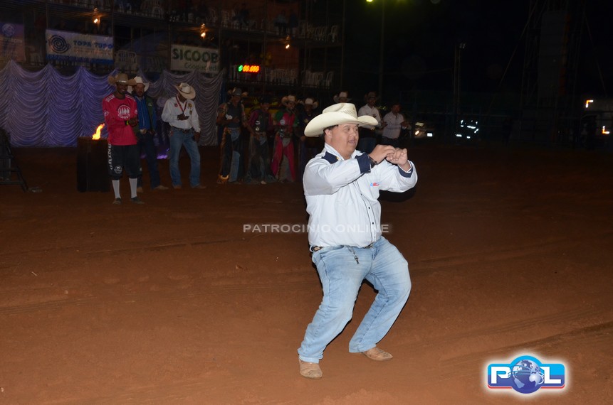 Mesmo pisoteado por Touro, Peão de Rodeio Patrocinense fica em