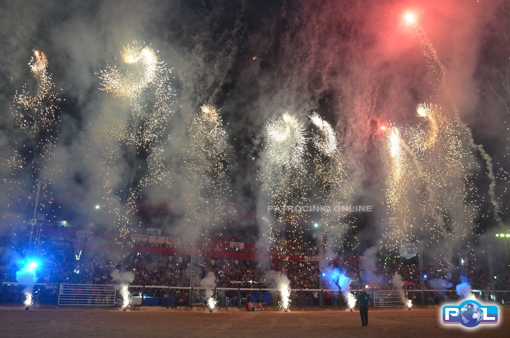 Reflexão- Um assunto, Jesus Cristo. Abertura de rodeio, arena de rodei